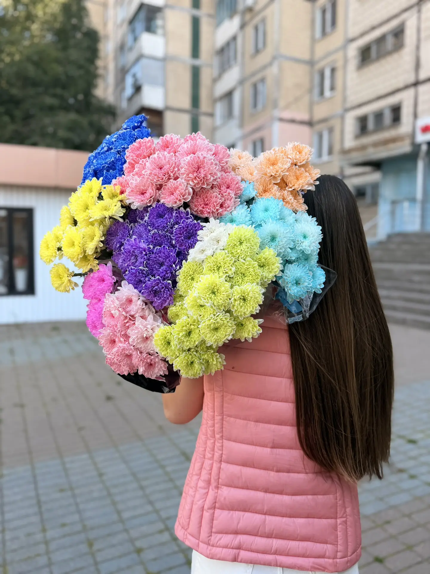 Яркая,радужная хризантема в наличии 💜🩷💛