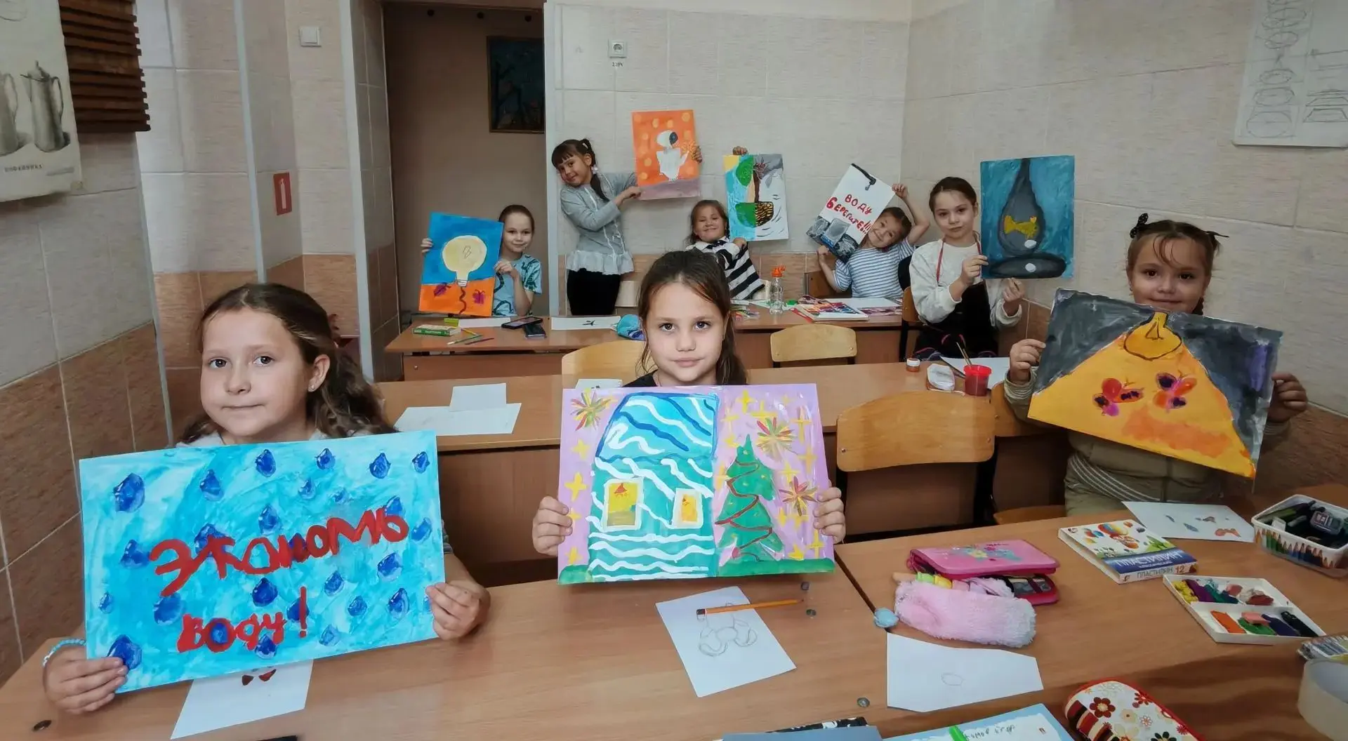 🎨 «Я в стране своей живу, свет и воду берегу!»