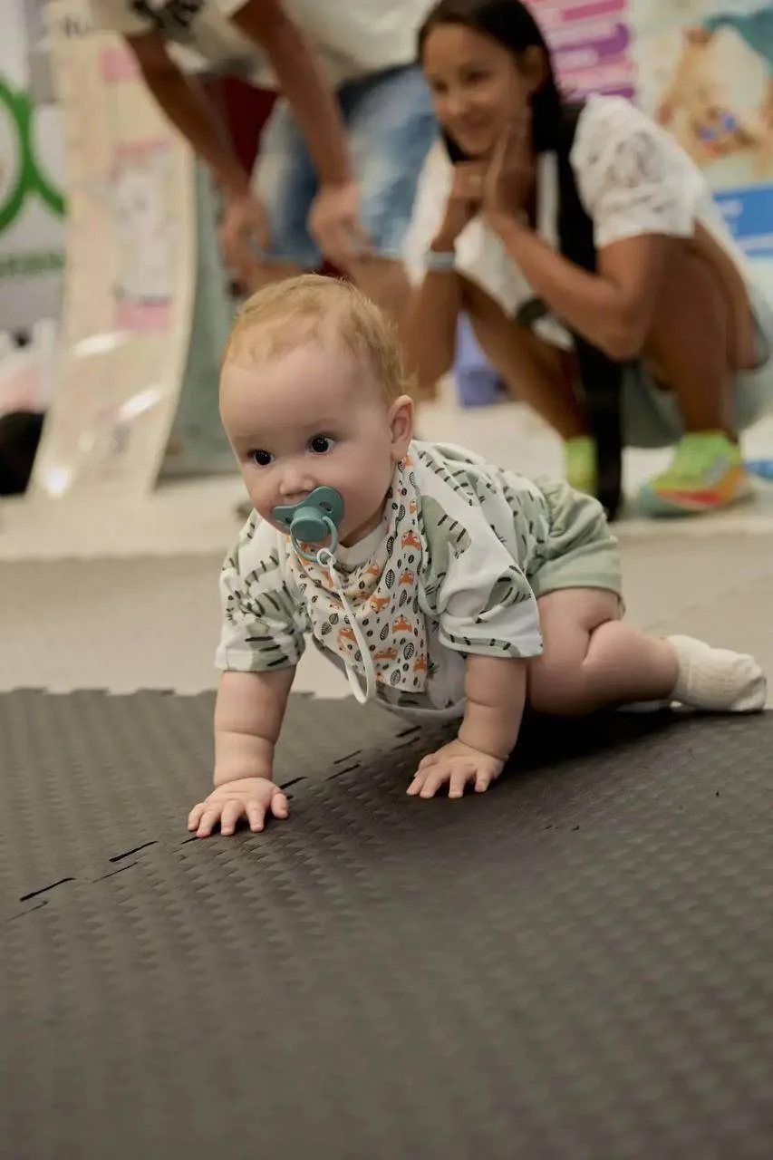 Самый умилительный забег года😍

👶 50 малышей — от нескольких месяцев до полутора лет — приняли уча
