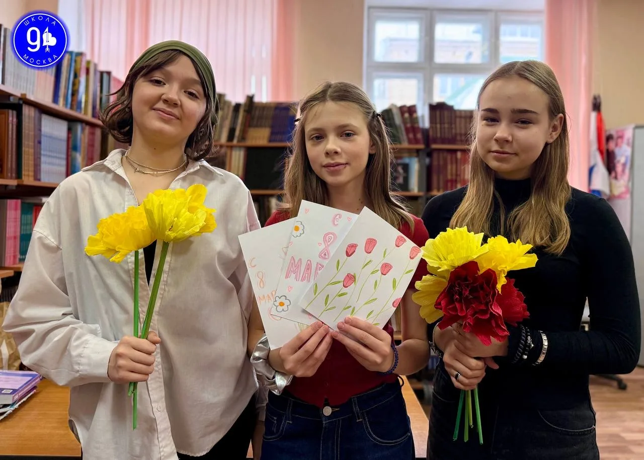 Волонтеры поздравляют! 🌷🌺  В рамках акции «Волонтеры поздравляют» в нашей школе прошла замечательная