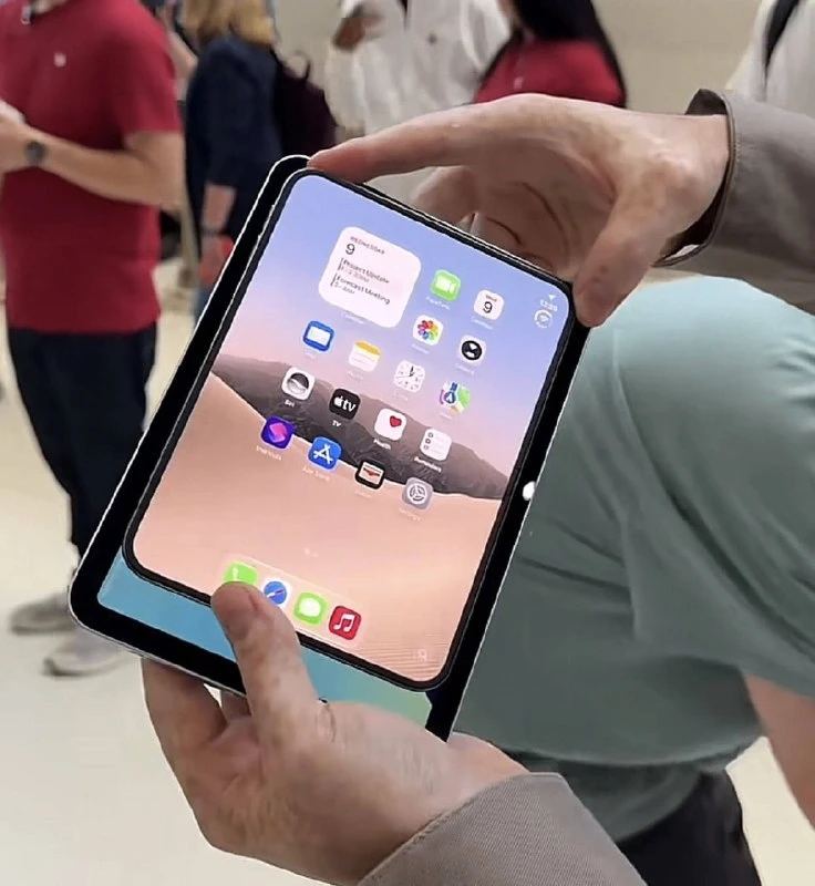 📱 iPhone Duo в сравнении с iPad mini.