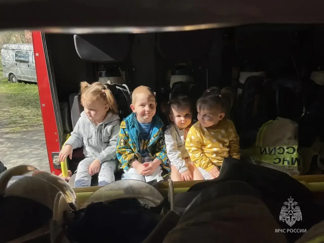 🔥Огнеборцы познакомили ребят с пожарным ремеслом  🚒 В гости к воспитанниками комплексного центра соц
