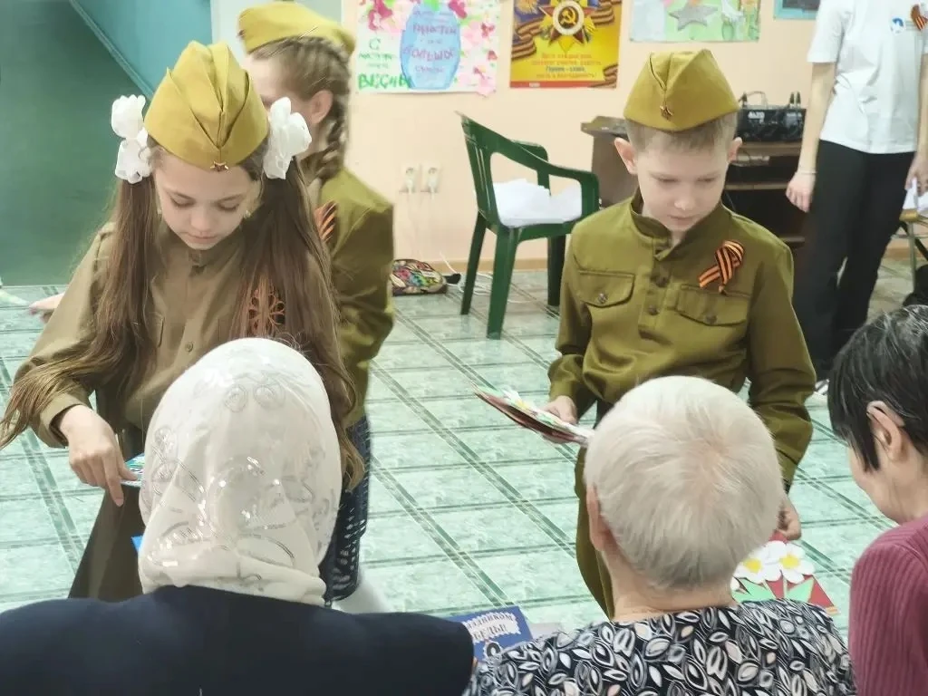 В преддверии 9 Мая: делимся теплом со старшим поколением.   3б класс — активный участник всех волонт