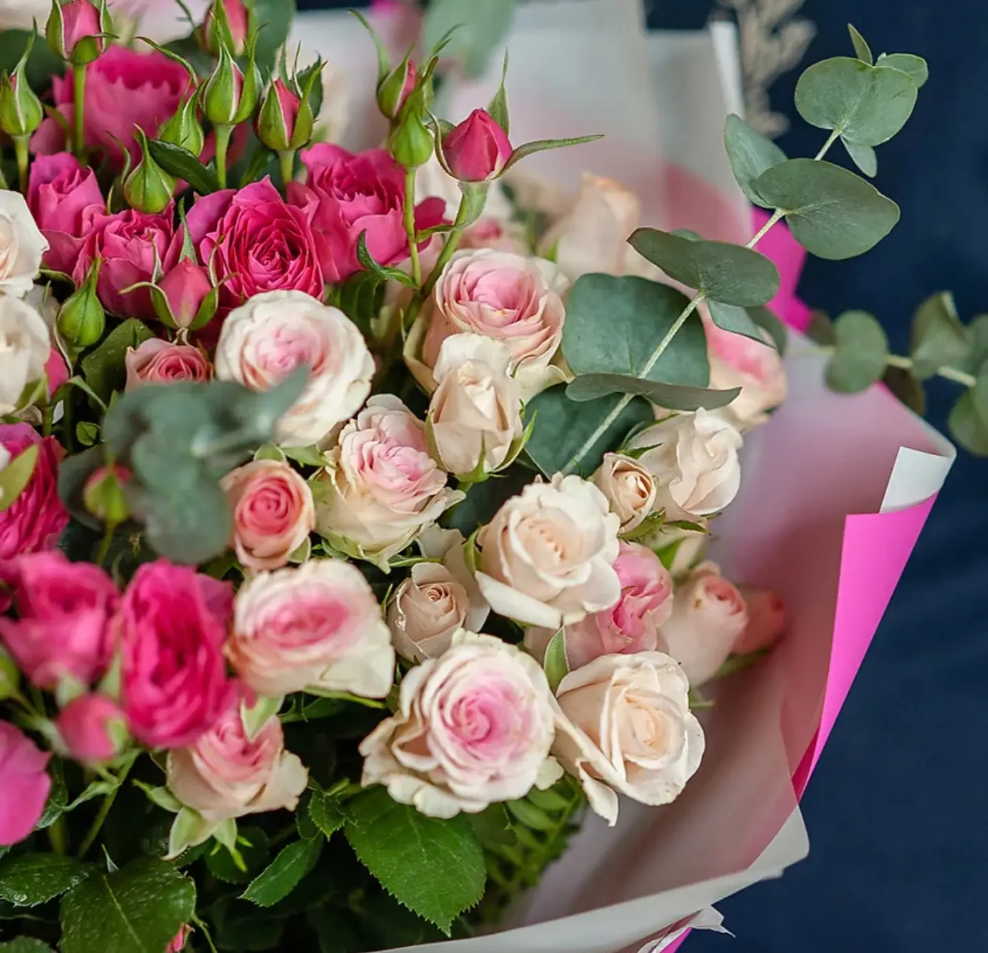 Кустовая пышная роза в белом, розовом и красном оттенке 400₽🌹