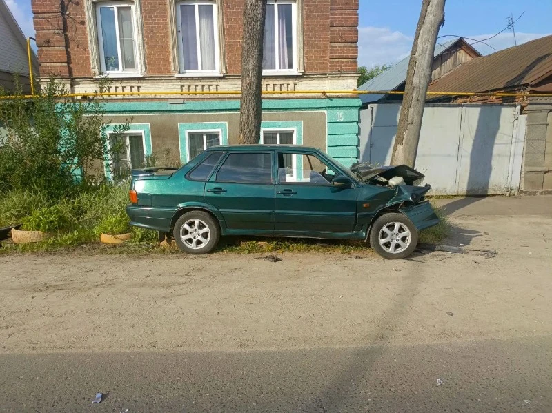 🚘В Мичуринске мотоциклист без прав врезался в легковушку 

В Мичуринске 22 июня в районе дома № 33 