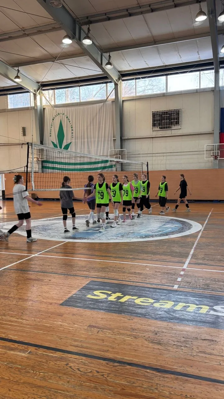 Серебряные призёры 🥈 Наши юные спортсменки снова доказали своё мастерство, завоевав серебро на сорев