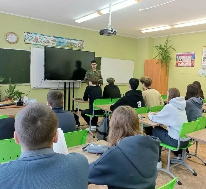 🏤👫ПРОФОРИЕНТАЦИЯ СТАРШЕКЛАССНИКОВ👫🏤  В рамках патриотической недели школы для учащихся 10–11-ых клас