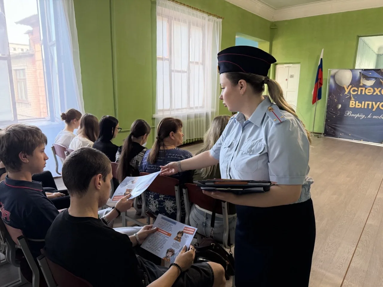 Стражи правопорядка ведут профилактическую работу в Макеевке