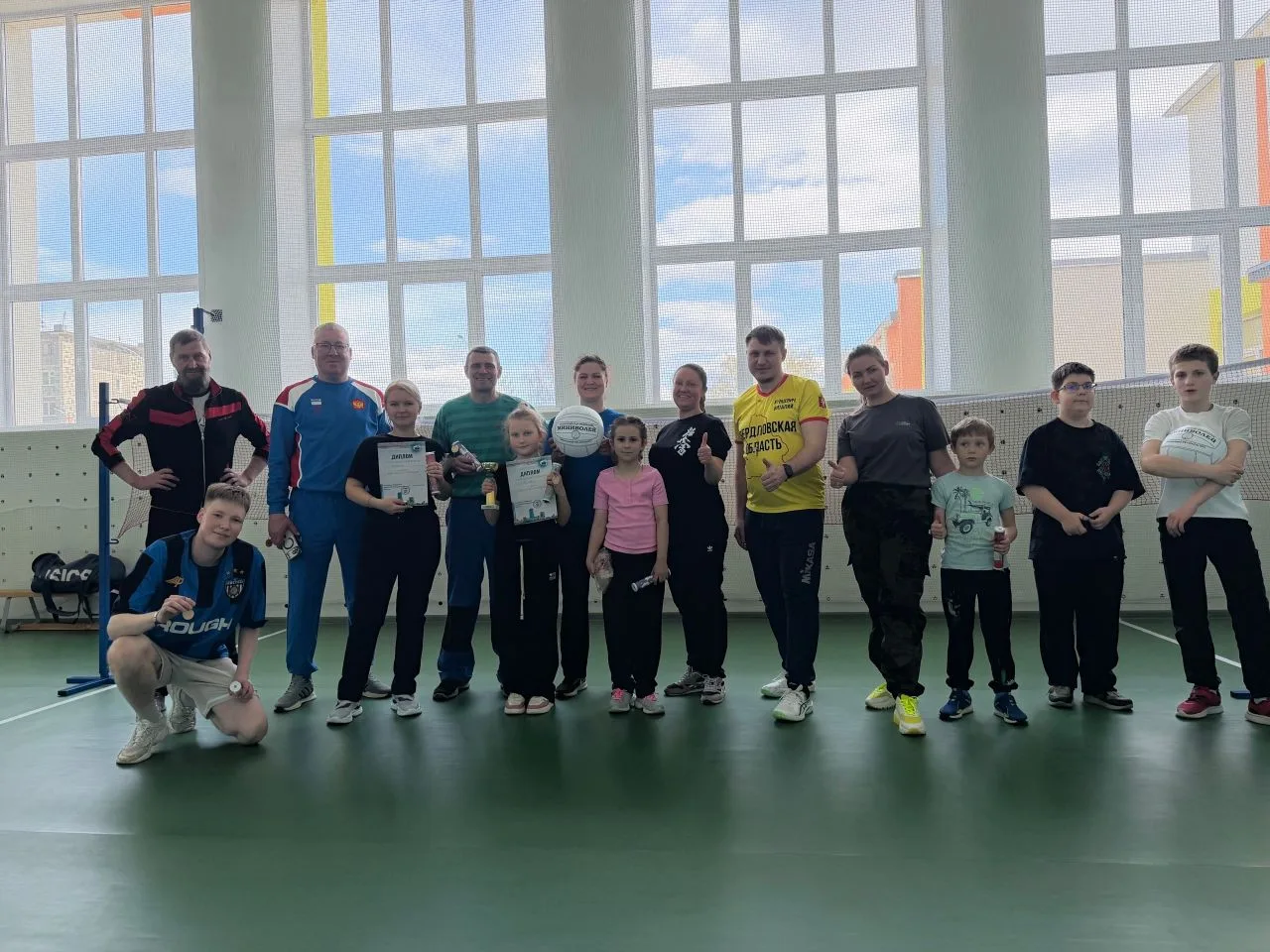 🏐 В Среднеуральске прошел фестиваль «Миниволей» с участием ветеранов СВО и членов их с...