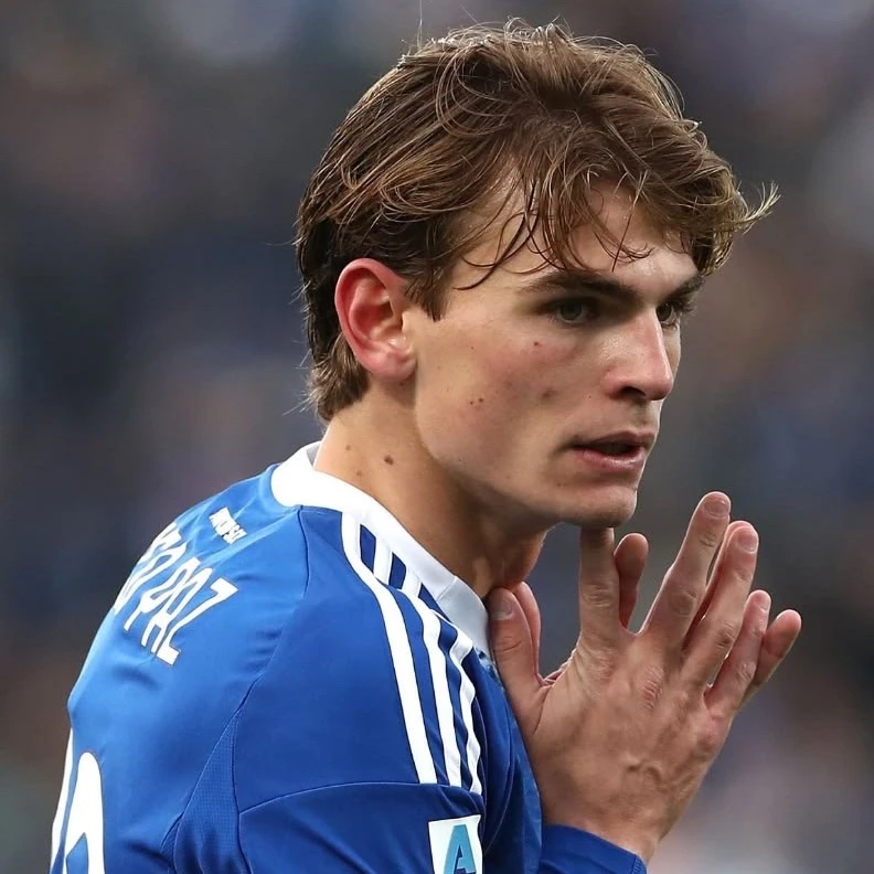 ✅🇮🇹 Нико Пас останется в «Комо» еще на один сезон (ESPN)

Моуринью сообщил игроку, что не может об