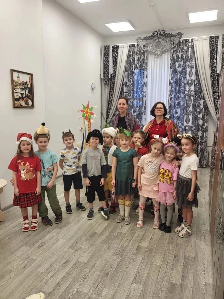 ☃️ Магия зимних праздников: колядование в нашем детском саду! Не успели отгреметь новогодние утренни