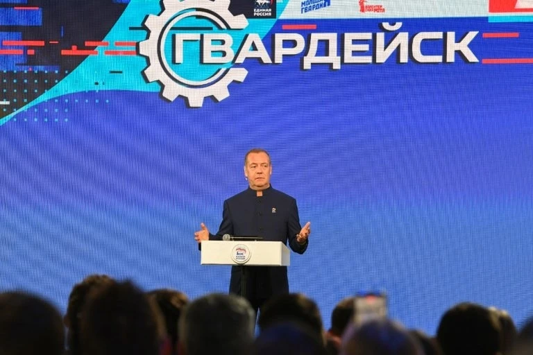 ❗️Россия находится в очень важной точке завершения СВО — Медведев. 
 
Заявление он сделал на молодеж
