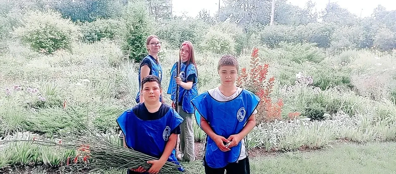 «Лучший школьный двор»

🌿🌿🌿Активисты школьного волонтёрского отряда «Буянец» и участники группы «