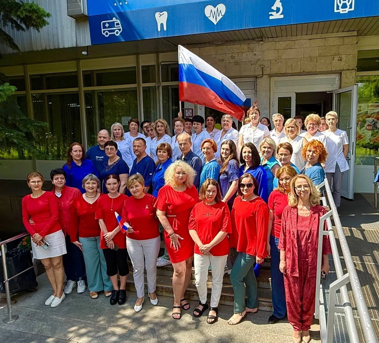 🇷🇺 ФГБУЗ МСЧ № 170 ФМБА России поднимает флаг победителей!