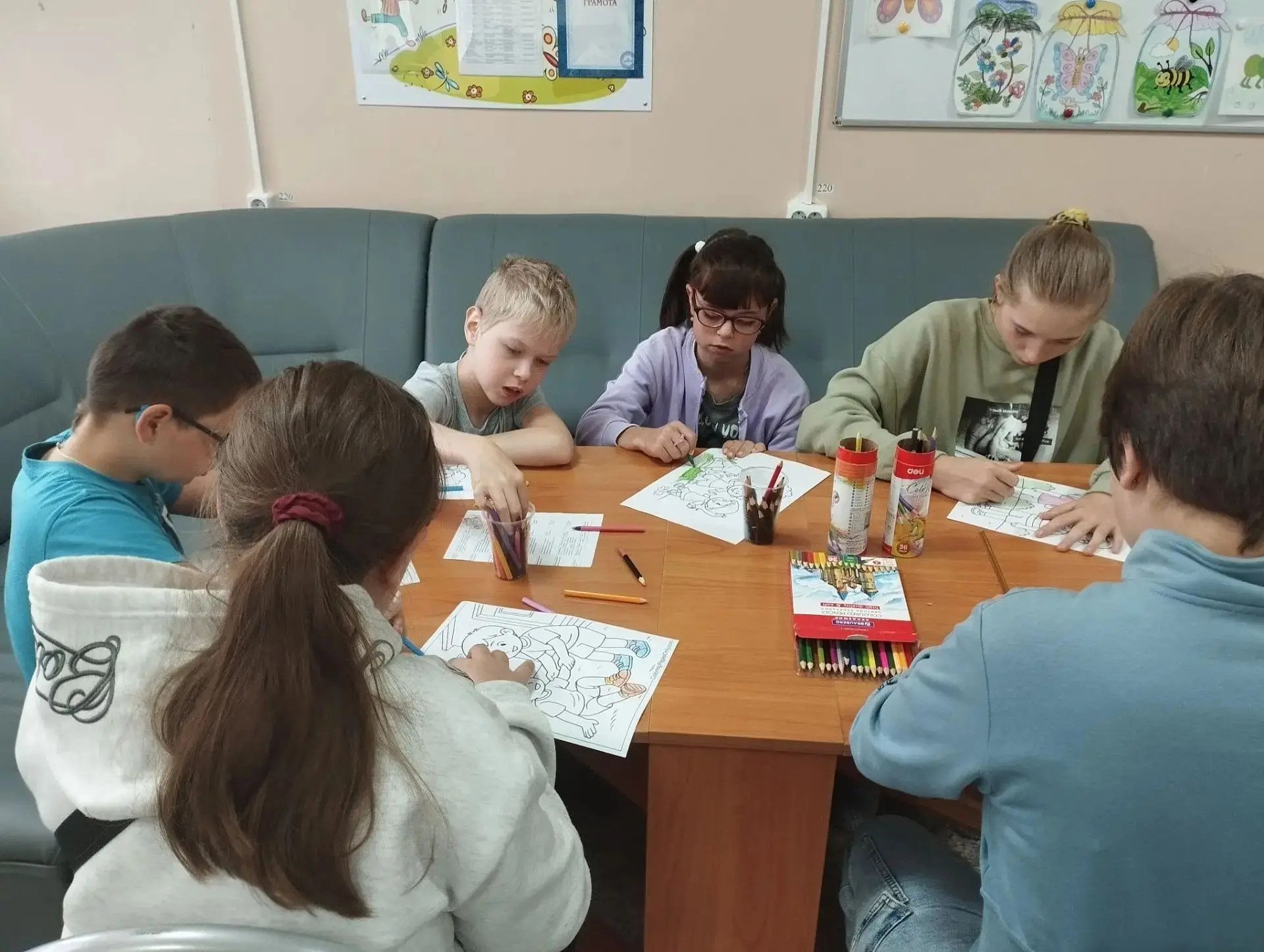 «Давай дружить!» — под таким девизом прошел день в ЛОГАУ "Бокситогорский КЦСОН" ✨