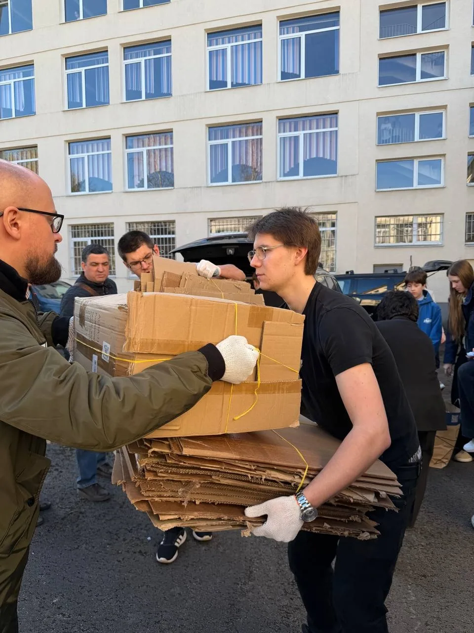 🌿♻️ ЭКО-ДЕВАНТ: Гимназия в стиле "ЭКО"! ♻️🌿  В нашей гимназии завершился масштабный сбор макулатуры!