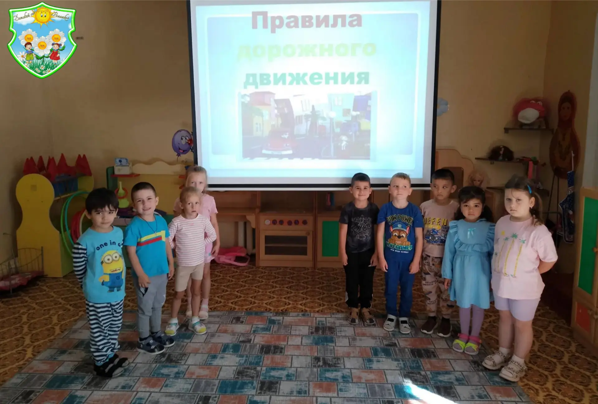 Обучение детей правилам безопасности дорожного движения по-прежнему остаётся одной из в...