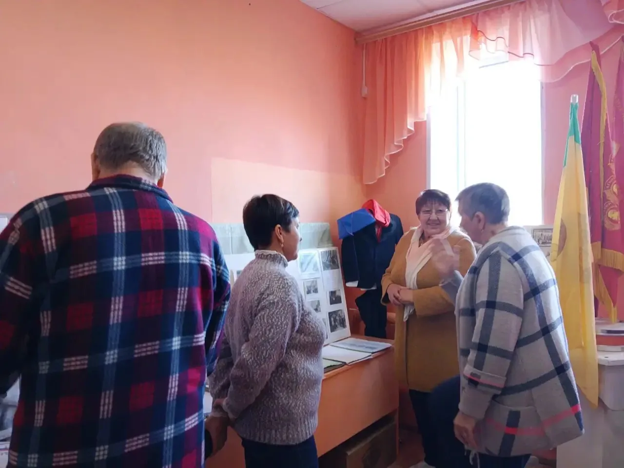 В рамках празднования дня учителя в Старой Яксарке прошёл вечер  воспоминаний учителей ...