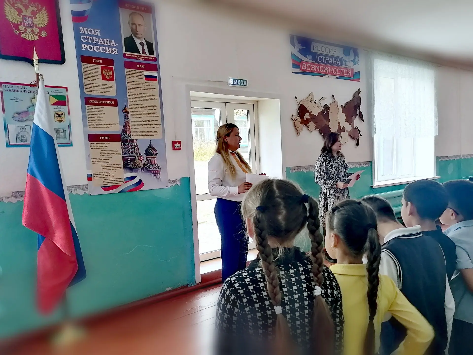 В нашей школе прошла торжественная линейка 🇷🇺