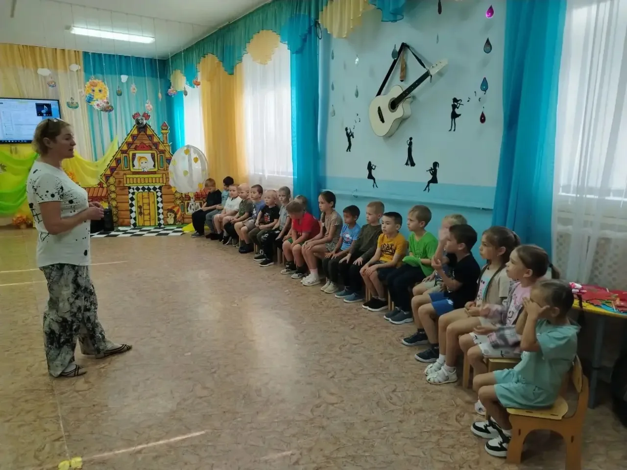 В нашем детском саду прошло занятие ко Дню языков народов России.