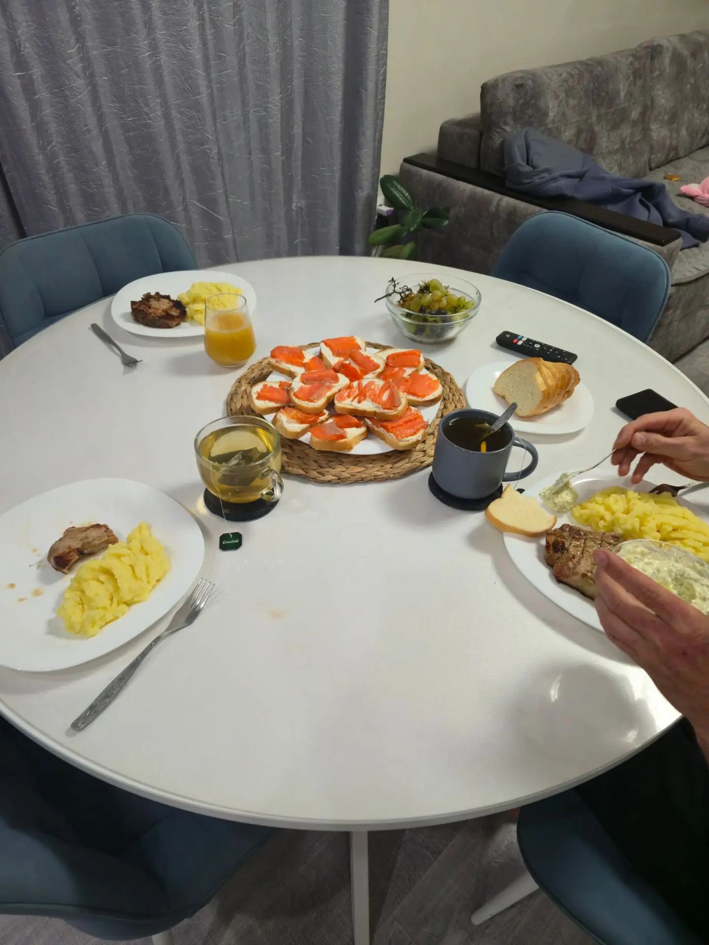 Мы ужинать😋. Заслужили😅