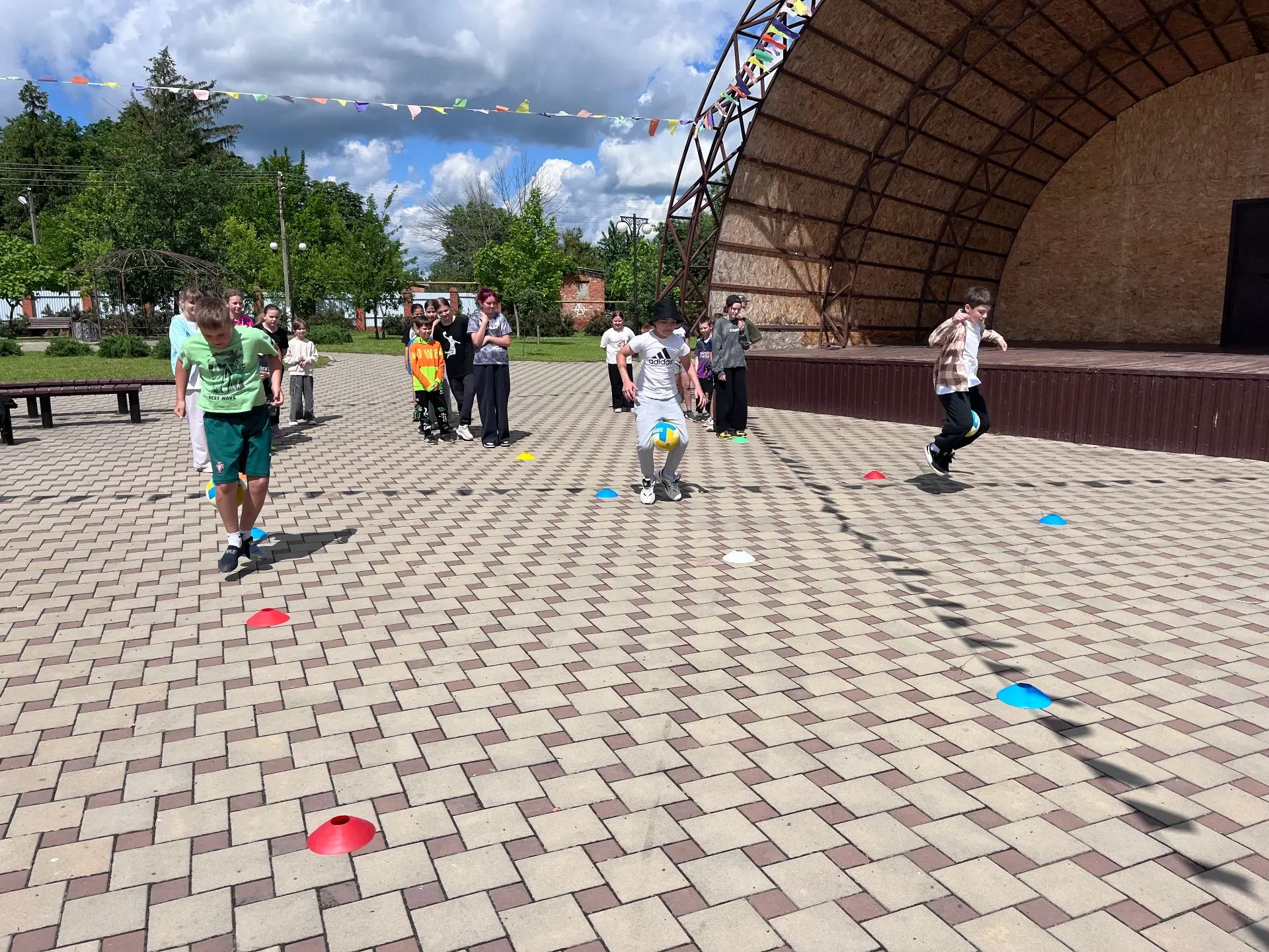 🌸🌺🌼К празднику "День защиты детей", в центральном парке, с воспитанниками спортивной...