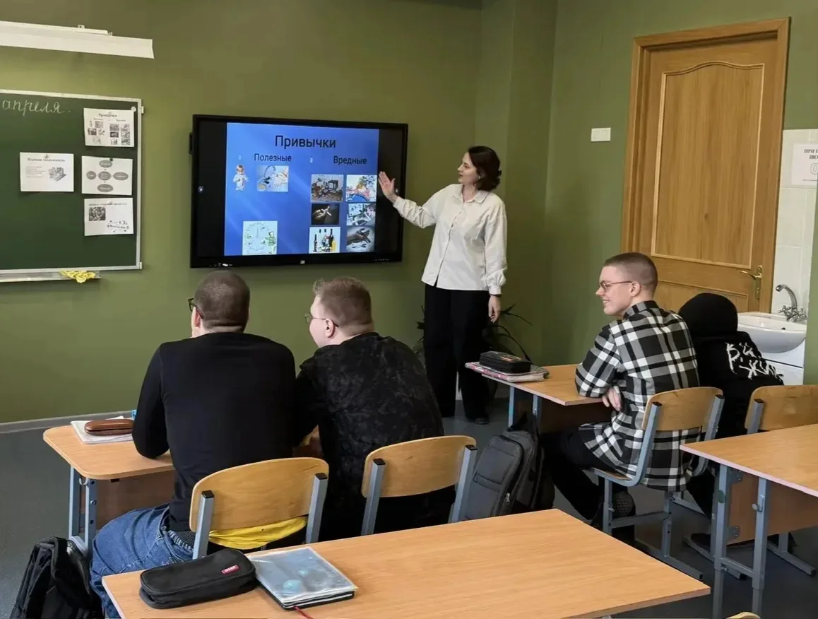 В рамках антинаркотического месячника социальным педагогом совместно с педагогами-психологами в 8-9 