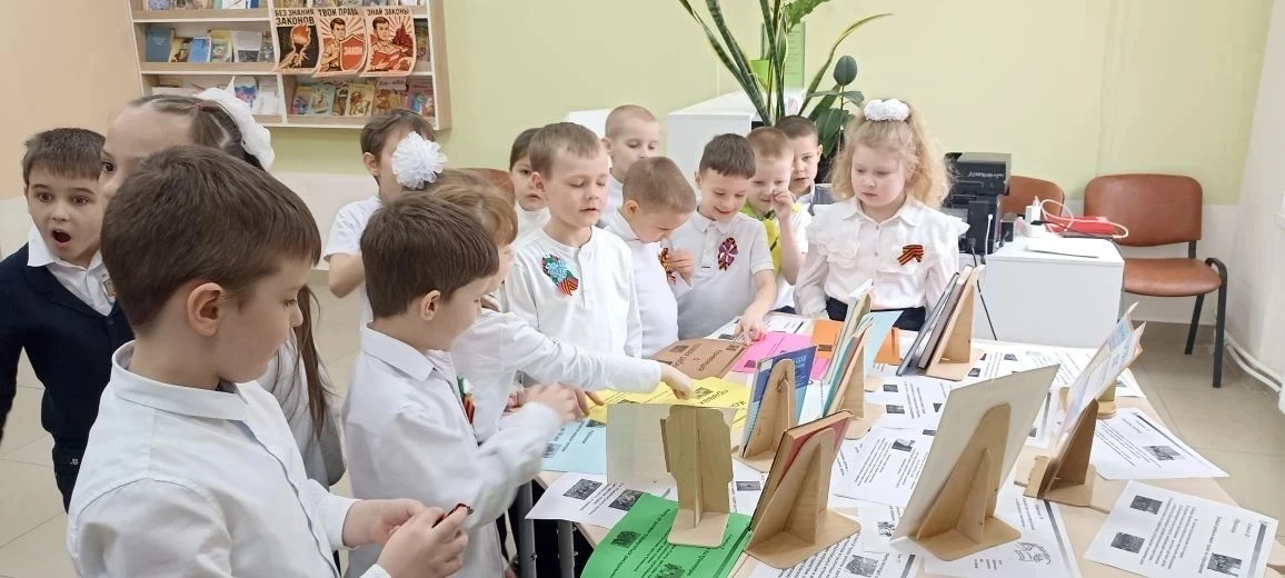 📝В рамках Месячника правовых знаний в школьной библиотеке открыта книжная выставка "Тебе о праве- пр
