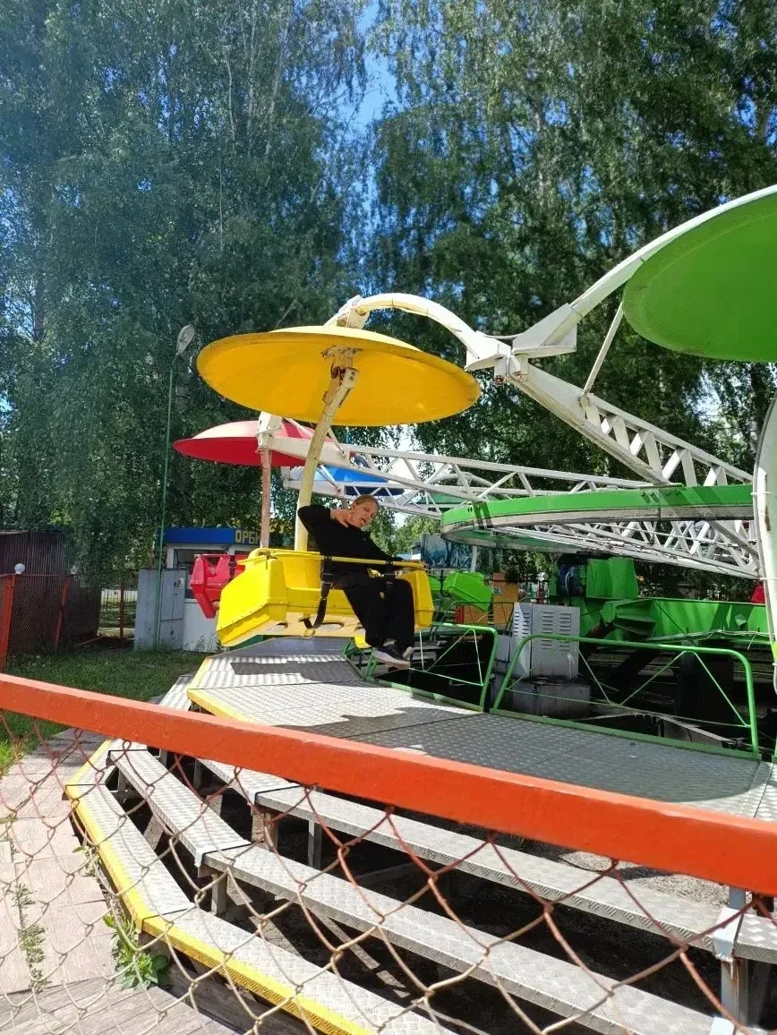 Прогулка с настроением 🌿☀️

Лето в самом разгаре, а мы продолжаем нашу летнюю рубрику! Сегодня на с