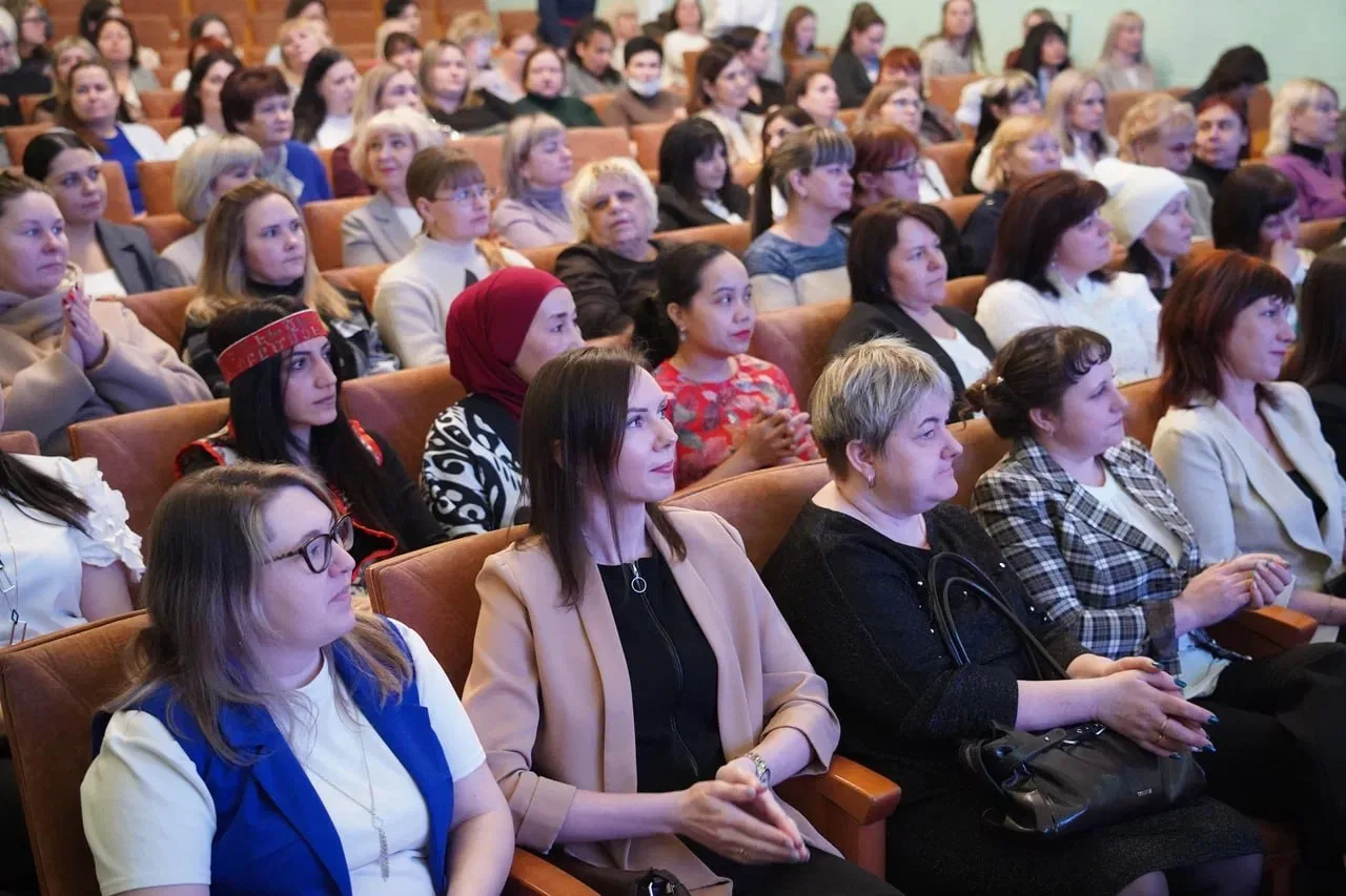 В рамках Дня министерства образования в Киселёвске с главой города Кириллом Балаганским обсудили кад
