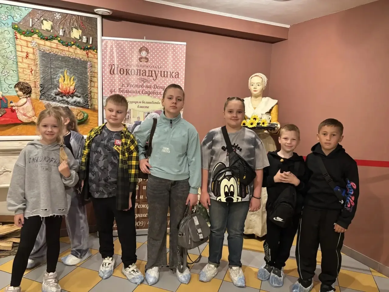 Сегодня учащиеся начальной школы посетили Музей шоколада «Шоколадушка».     Ведущая увлекательно рас
