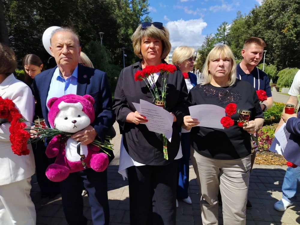 Члены Общественной палаты почтили память маленьких Ангелов Донбасса