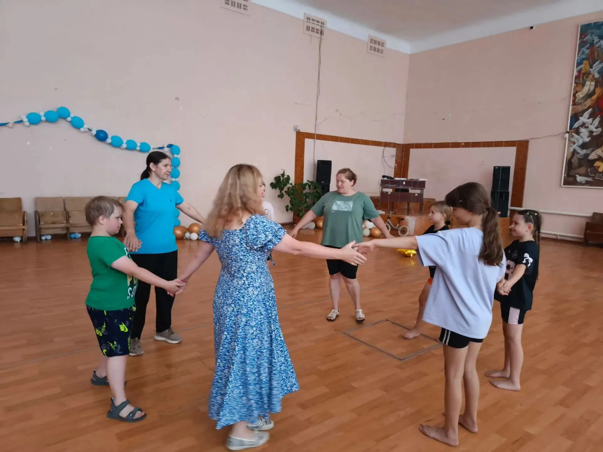 Дружба греет сердца. Дружба нужна взрослым и детям в любой жизненной ситуации. «Дружба начинается с 