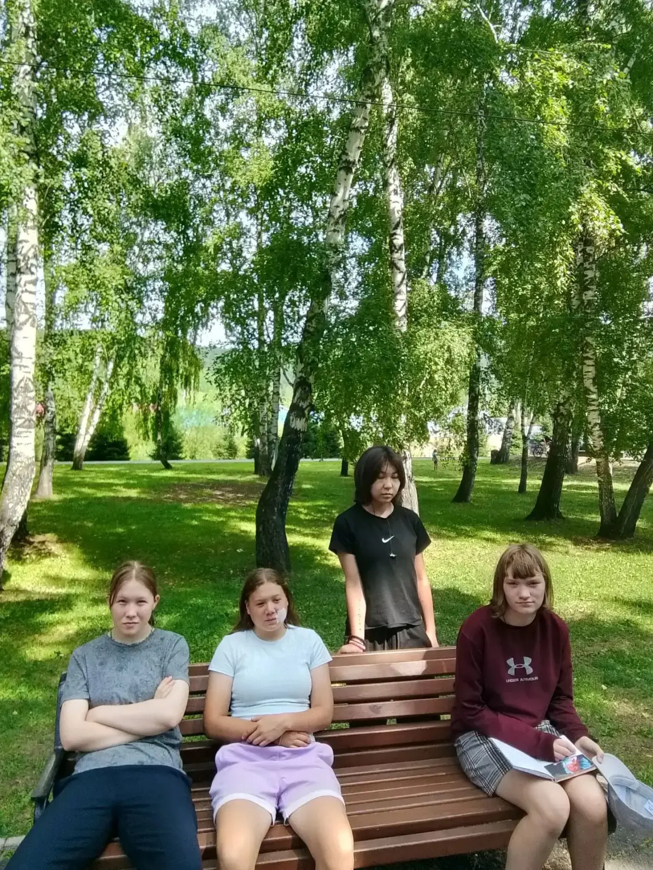 И книжки почитать успеваем, и на свежем воздухе погулять 😁