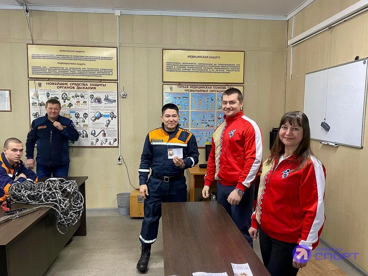 Сотрудники «Ямалспаса» получили знаки ГТО  Личный состав Ноябрьского поисково-спасательного отряда Г
