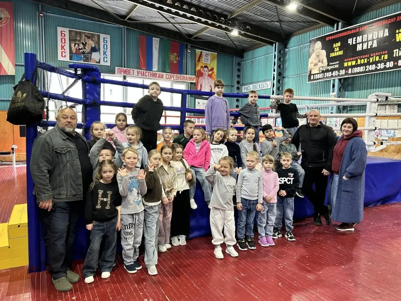 Воспитанники подготовительной группы «Фиалочка» посетили спортивную школу «Смена».