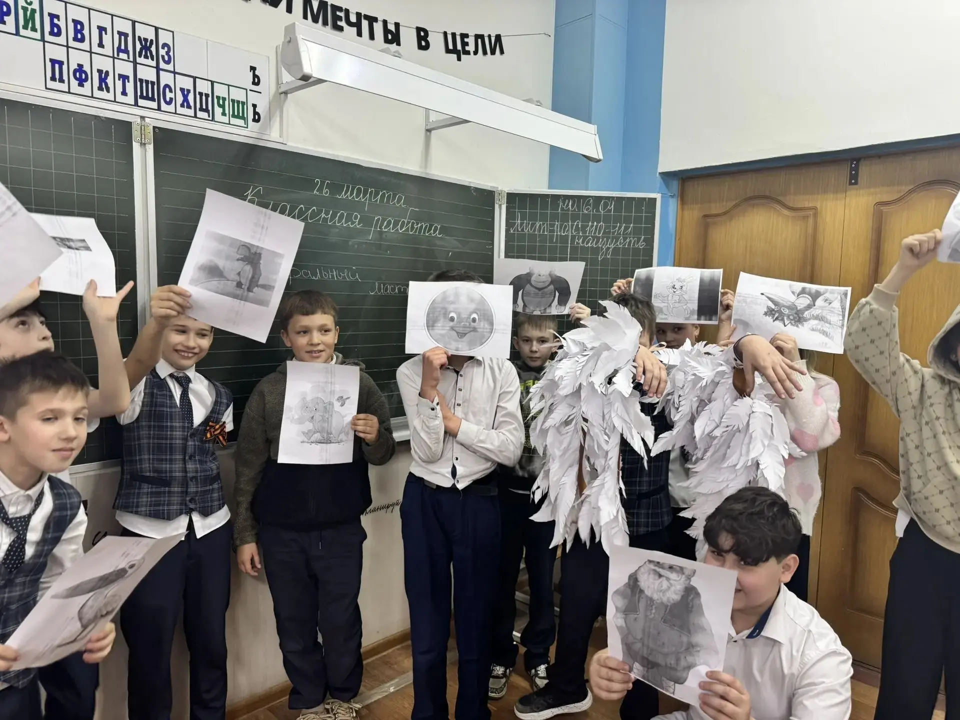 🎭Всемирный день театра  Учащиеся 4Г класса приняли активное участие в акциях, приуроченных к Всемирн