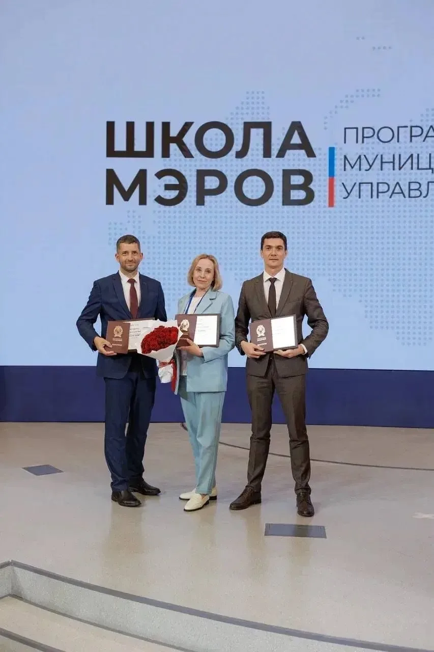 Роман Маслов сообщил Филимонову, что успешно
завершил обучение в «Школе мэров».

А может надо было с