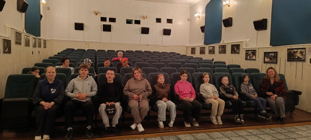 📽В кинотеатре «Колос» прошел благотворительный сеанс для участников группы дневного пр...