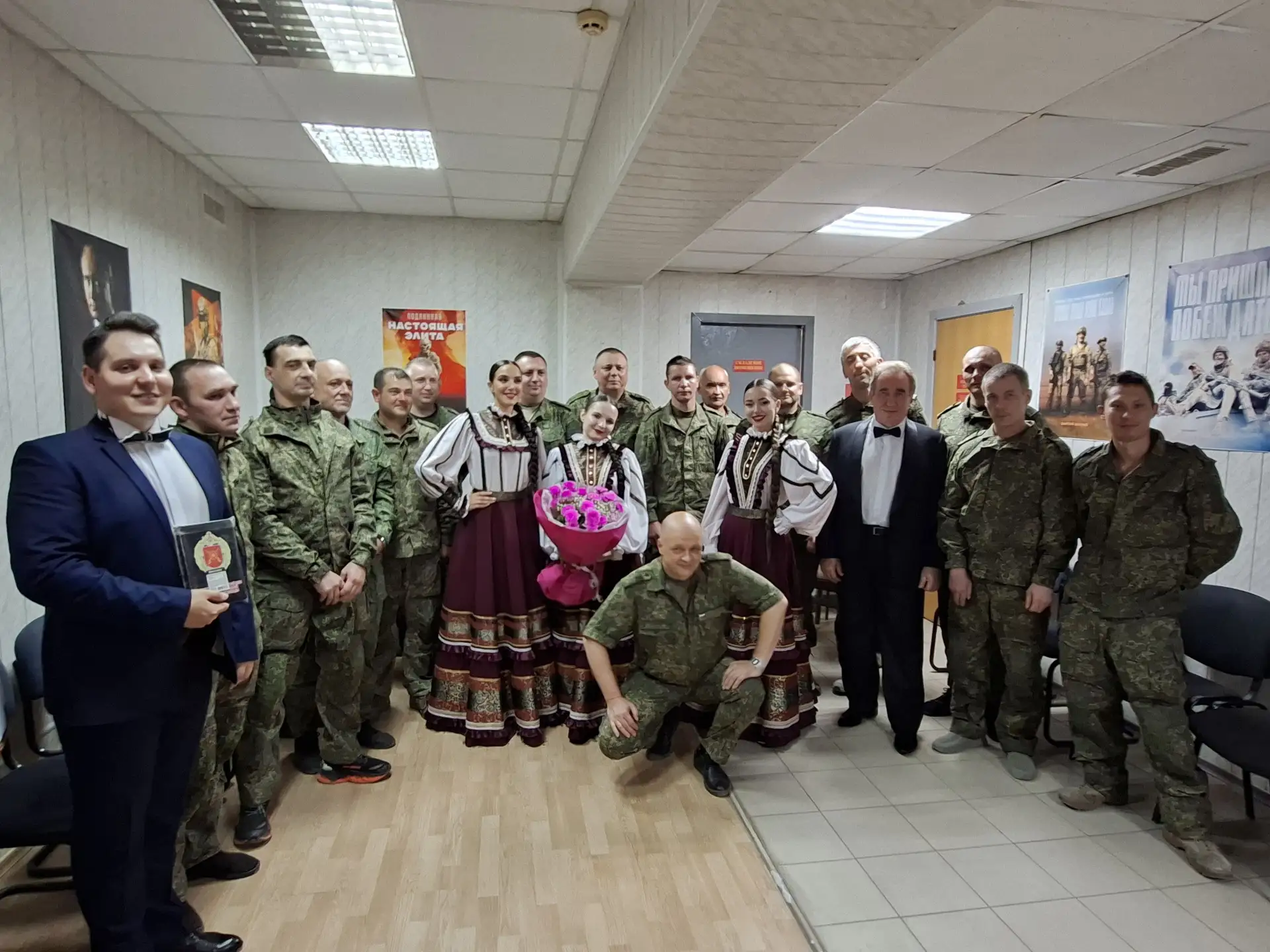 Концертом для военнослужащих ансамбль «Донбасс» дал старт акции «Донбасс – защитникам к...