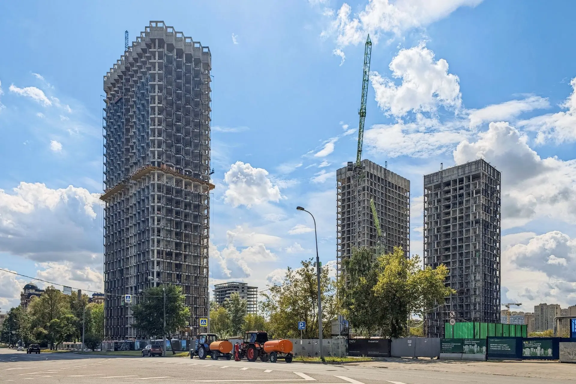 Воскресная московская стройка: жилой комплекс «ИНДИ Тауэрз» от девелопера «Аквилон»