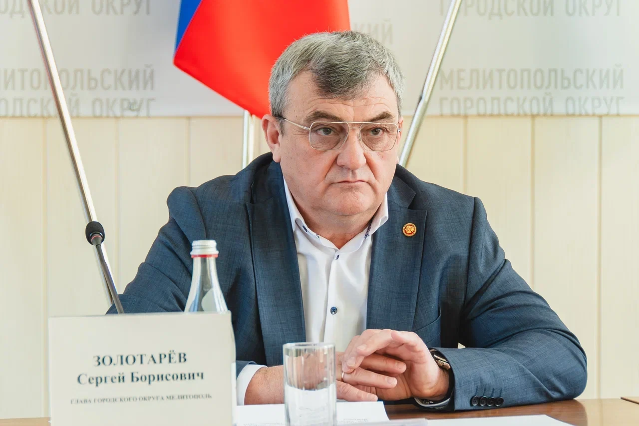 Сегодня свой день рождения отмечает глава округа Мелитополь Золотарев Сергей Борисович.