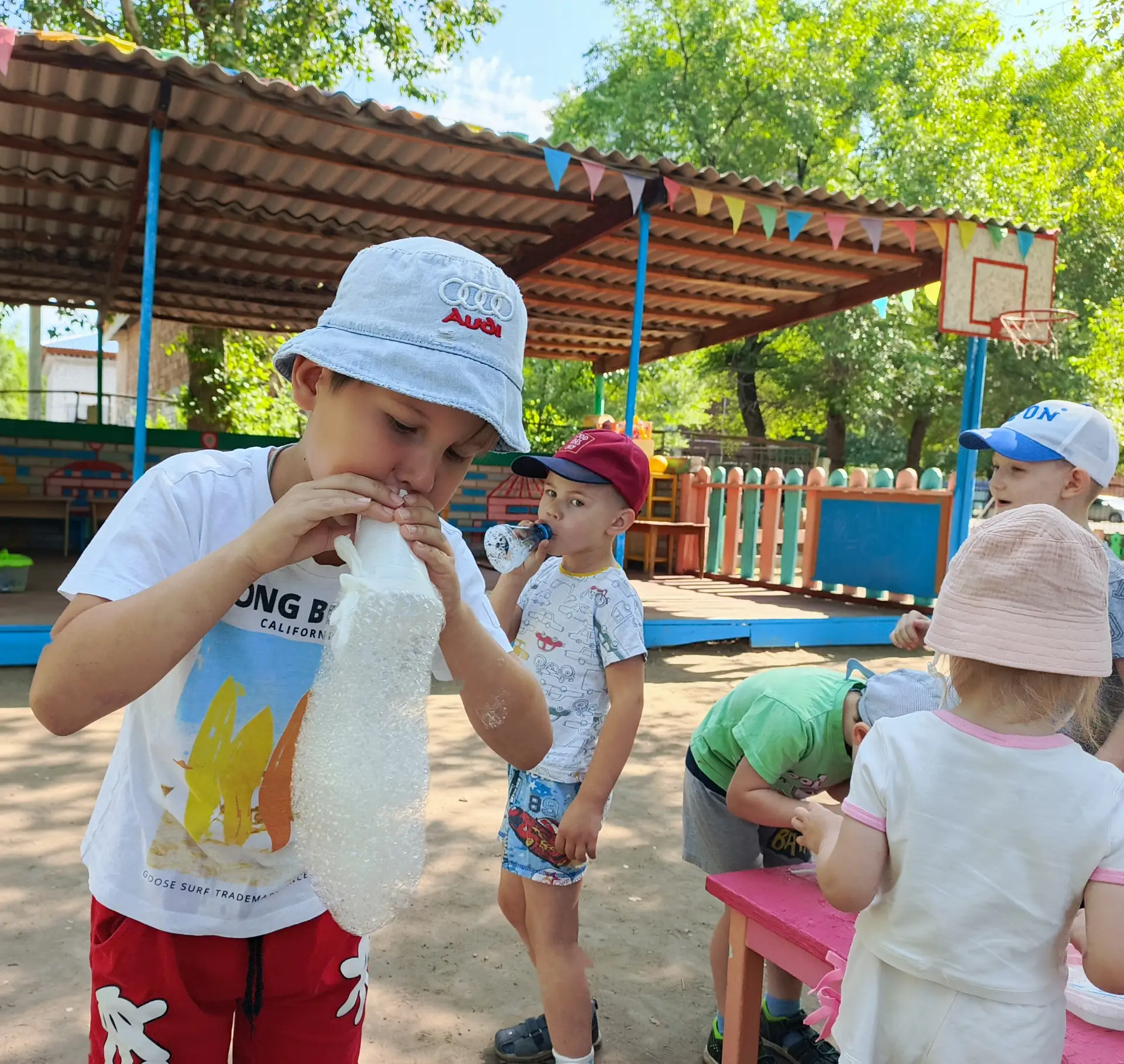 ⚪⚪⚪Друзья! Сегодня у нас царила настоящая магия — в детском саду прошёл день мыльных пу...