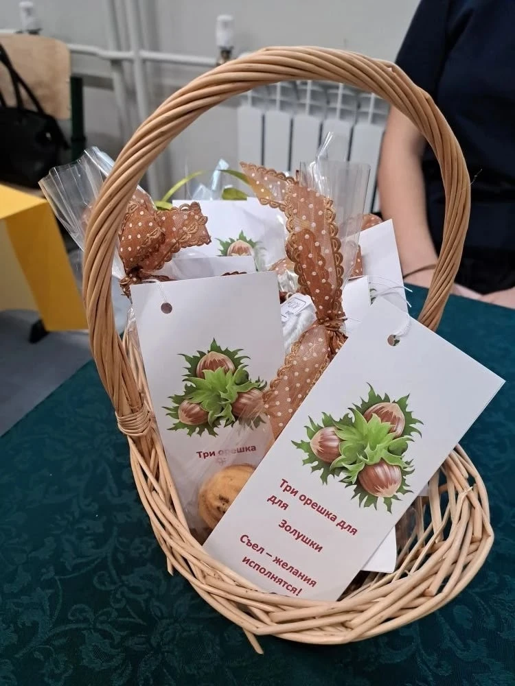 ТРАДИЦИИ В #МАОУСОШ222 ✅  Вчера в нашей школе состоялась замечательная благотворительная ярмарка "Ши