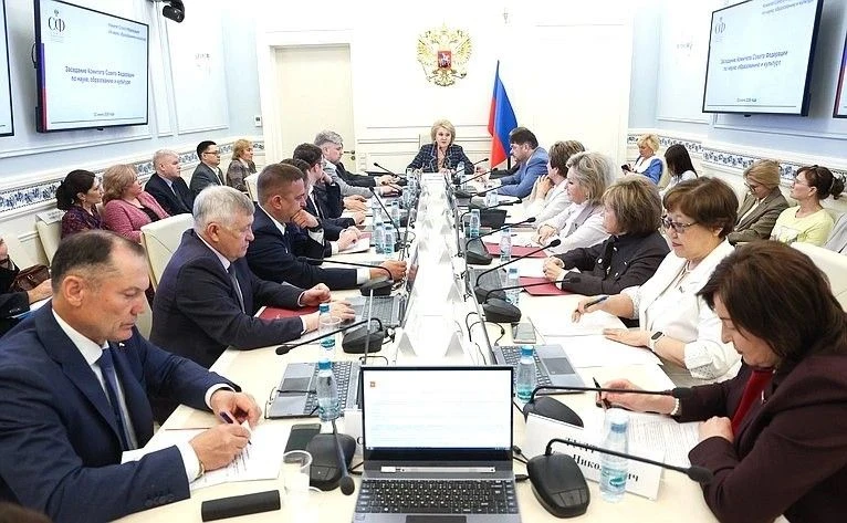 🗓️2 ИЮНЯ ПРОШЛО ЗАСЕДАНИЕ КОМИТЕТА СФ по НАУКЕ, ОБРАЗОВАНИЮ и КУЛЬТУРЕ.
Сенаторы обсудили отдельные