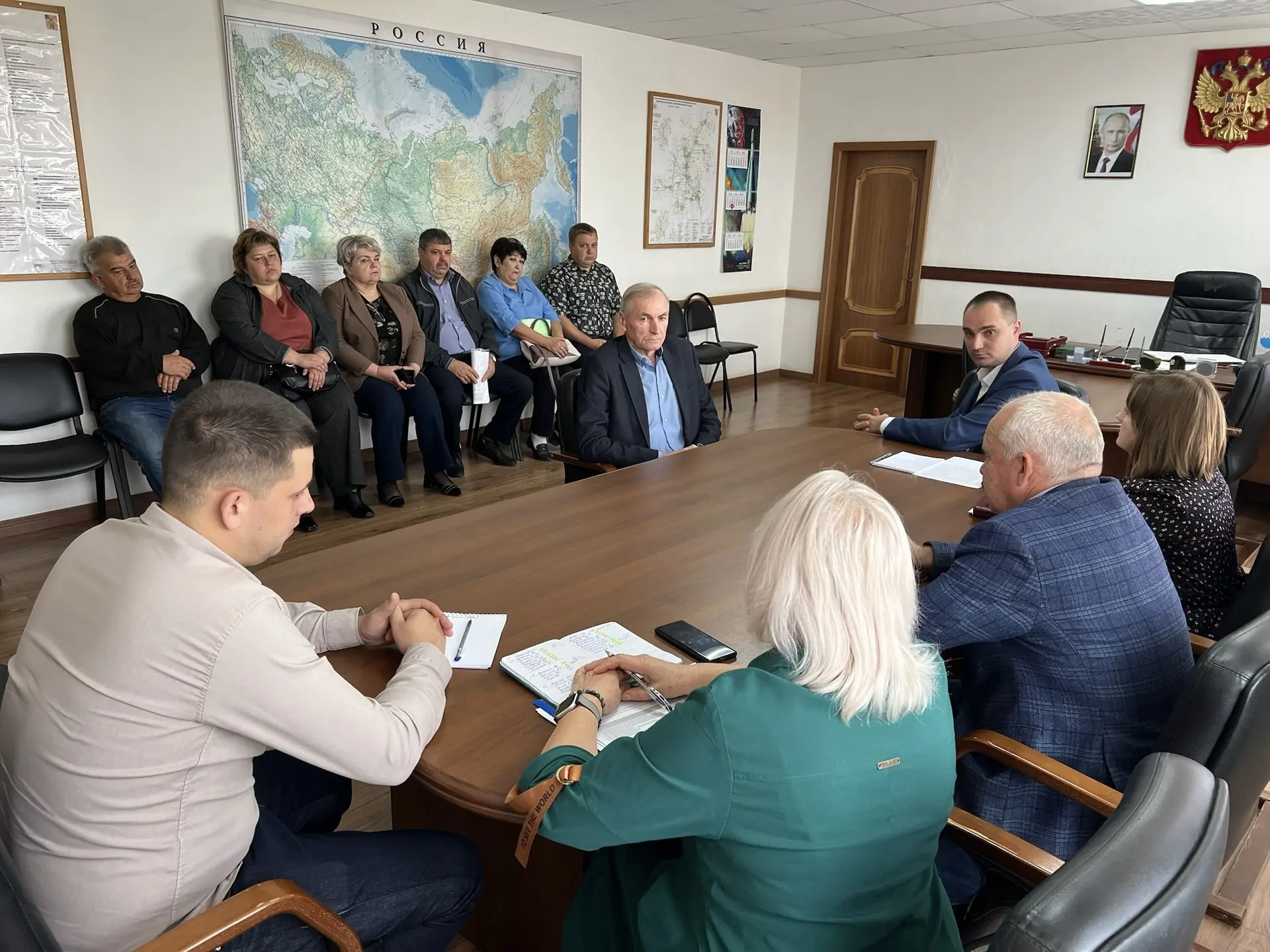 Провёл рабочую встречу с главами сельских поселений Питерского района