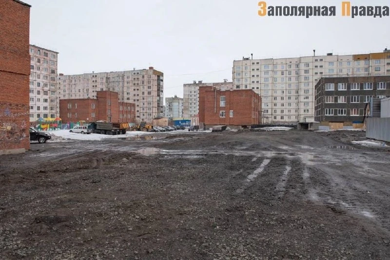 🥳 На Севастопольской, 18, появится новый жилой дом

👷🏼 Начались подготовительные работы для строи