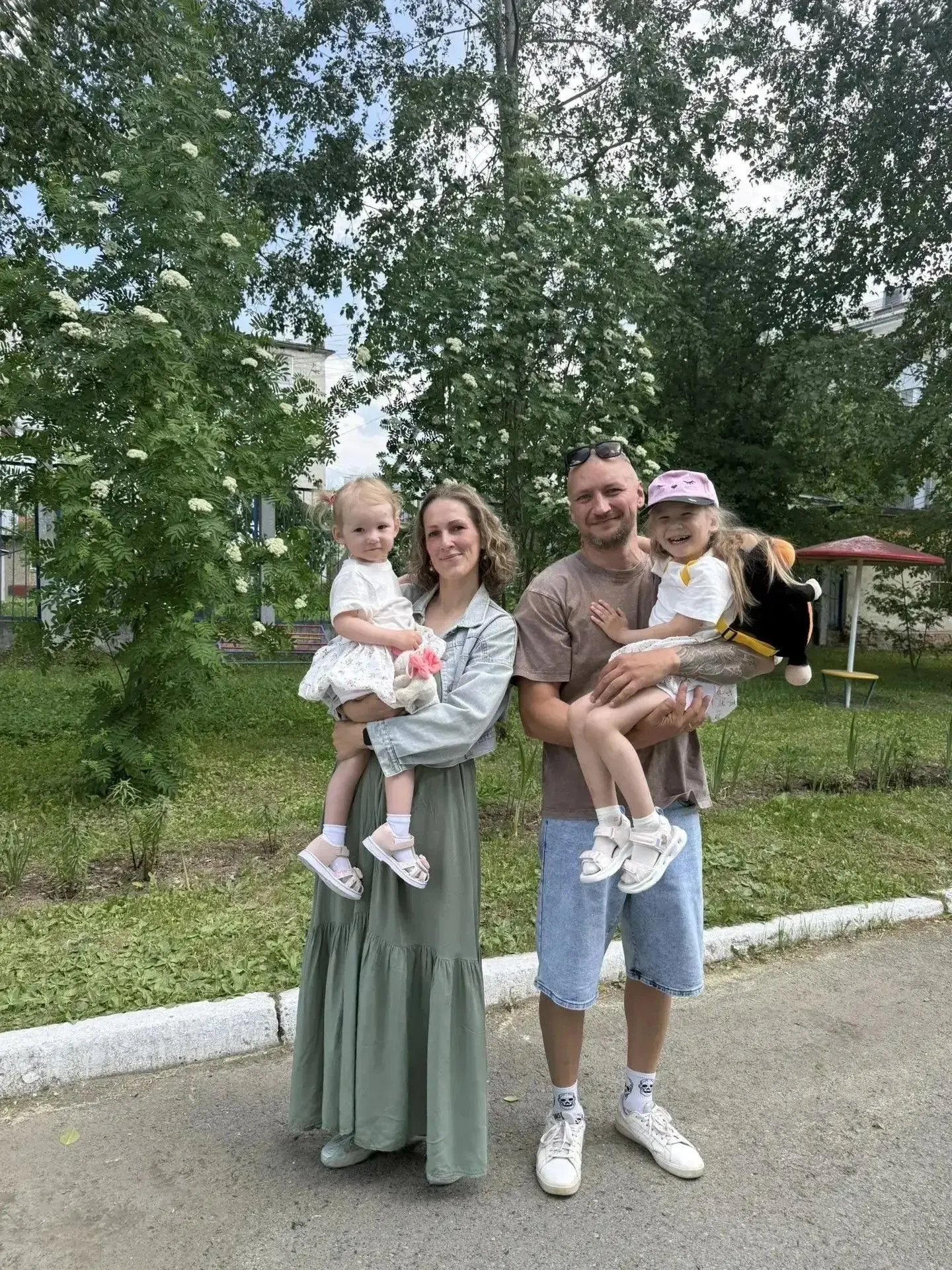 В одном из городов Свердловской области жизнь двух маленьких сестёр — четырёхлетней Ели...