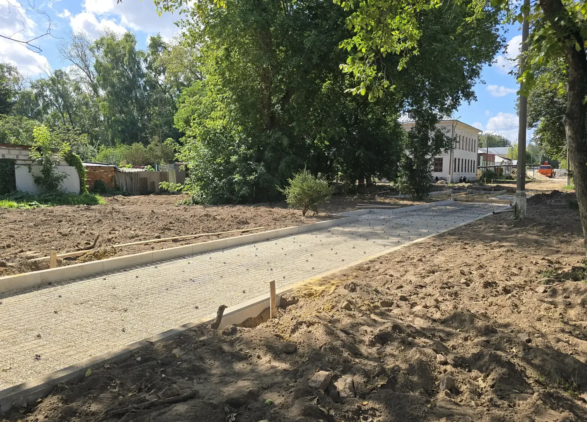 👷‍♂️ В Коломне началось благоустройство сквера на улице Левшина, работы проведут в рам...