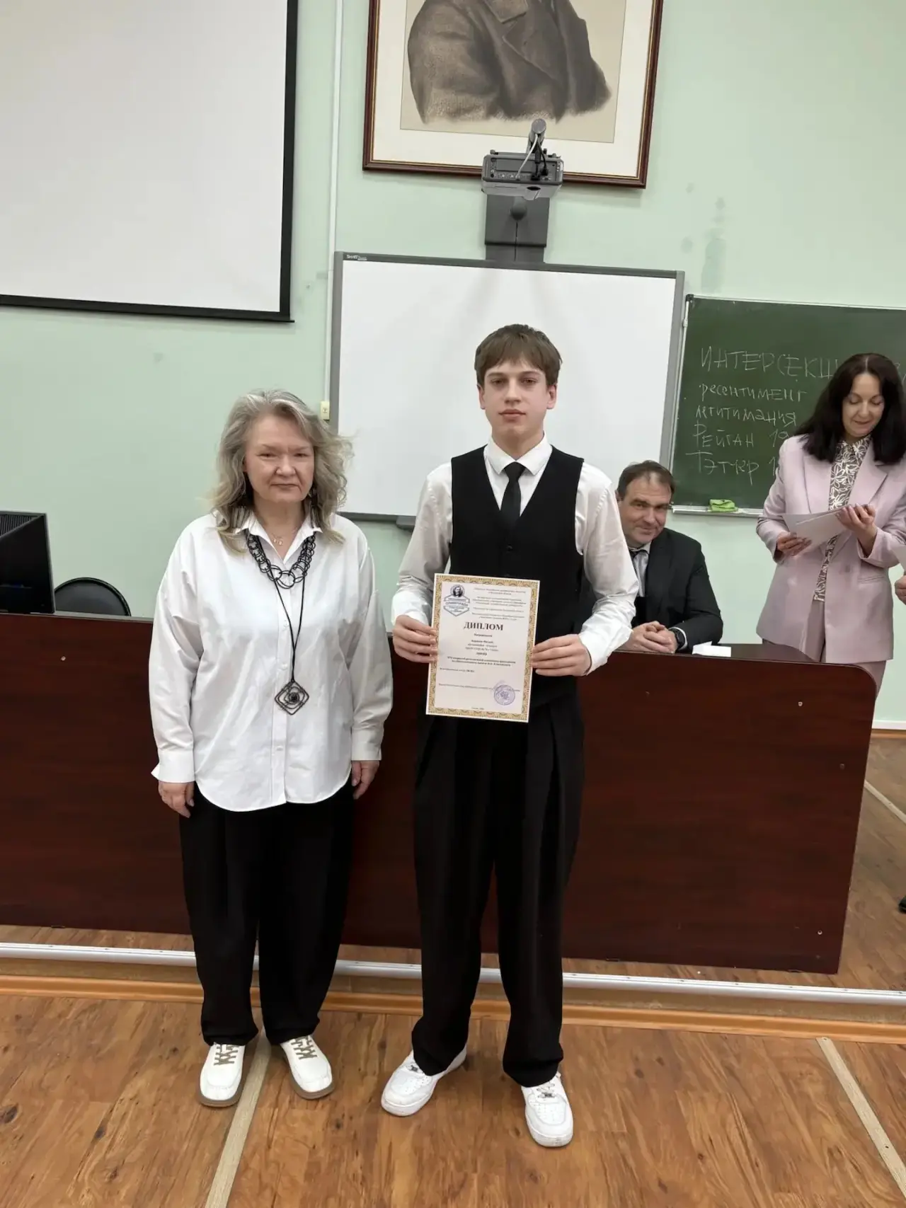 🎉Каримов Матвей стал призёром 16‑й открытой региональной олимпиады школьников по обществознанию памя